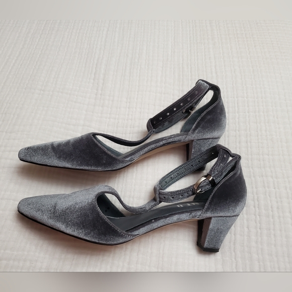 SILENT D Anthropologie Grey Velvet Velour Shoes Heels Size 39 Classic Boho Chic - Picture 10 of 12